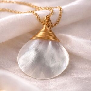 Elegant Gold and White Shell Pendant Necklace